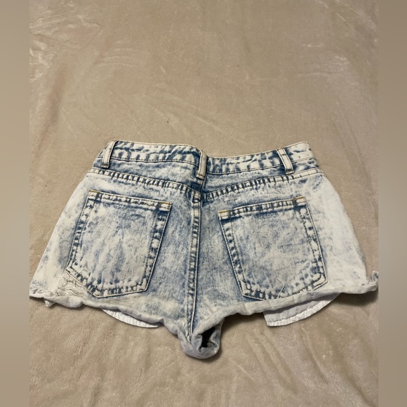 Super cute, cheeky light washed shorts! - Picture 3 of 3
